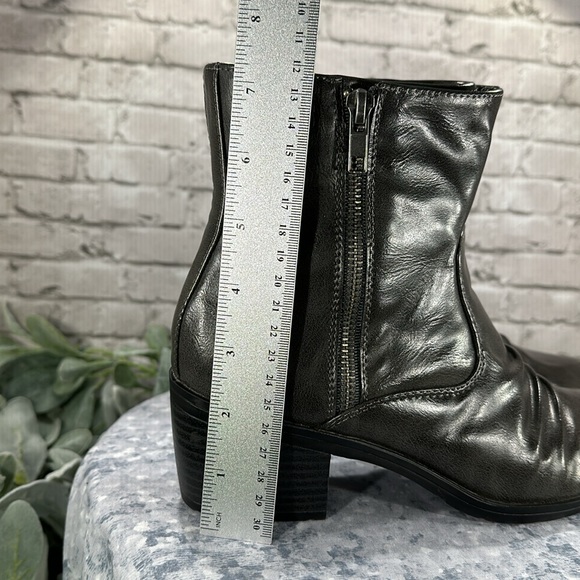 Life Stride Watchful Grey Faux Leather Round Toe Ankle Zip Boots WMS 8.5/9M✨EUC✨ - Picture 10 of 13